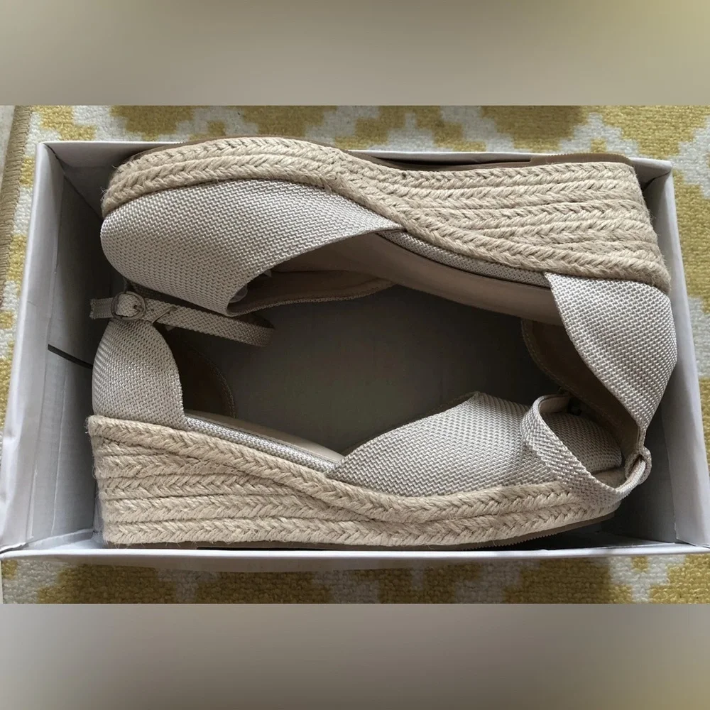 ✨‎ Beige Espadrille Wedge Sandals Closed Toe Ankle Strap Summer Size 6.5 ✨
